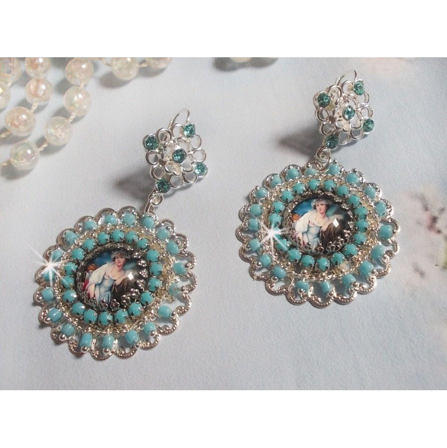 BO Moment de Détente gemaakt met Vintage Dames vergrootglas cabochons, Swarovski kristallen, stempels en glazen kralen.