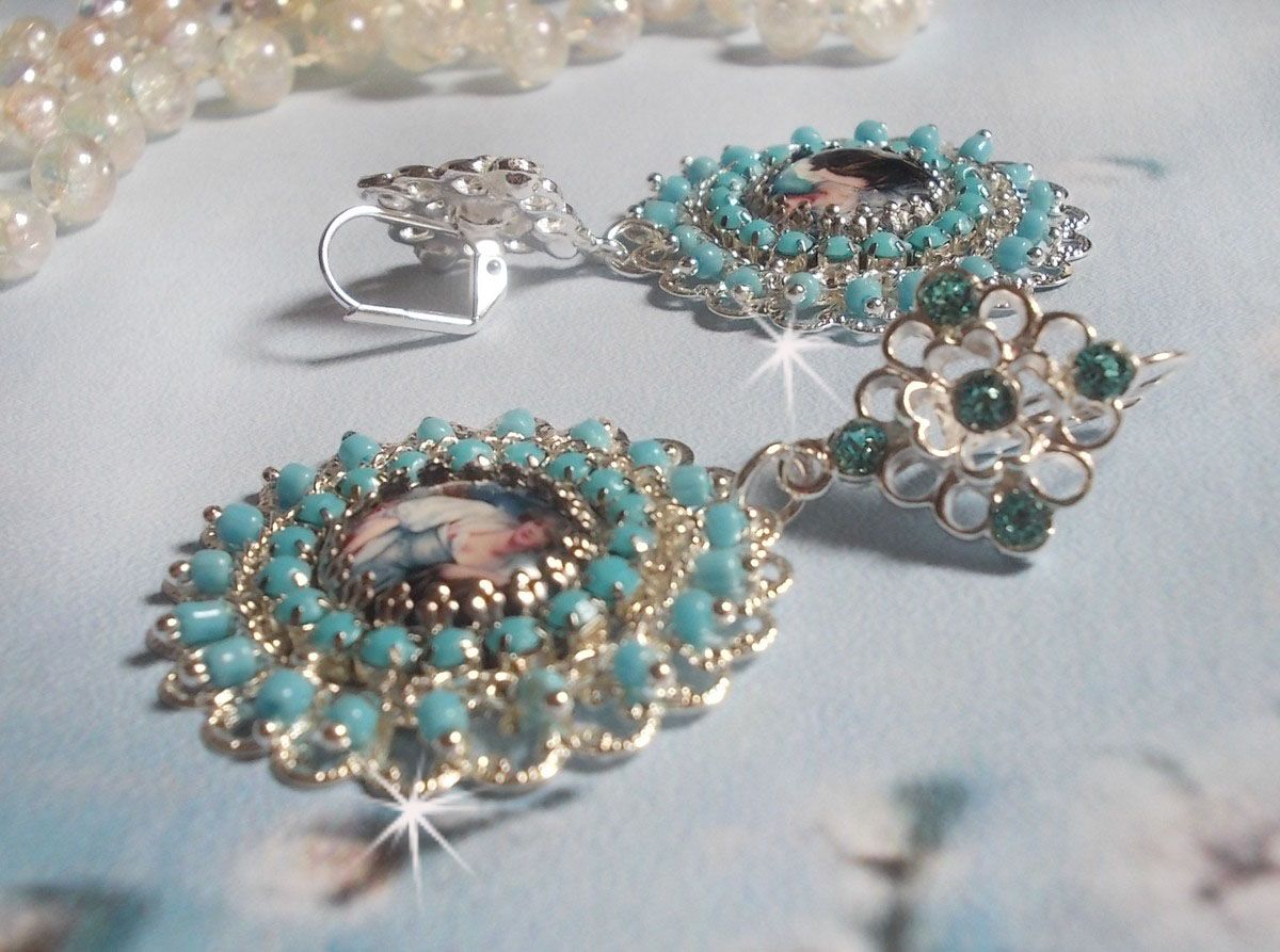 BO Moment de Détente gemaakt met Vintage Dames vergrootglas cabochons, Swarovski kristallen, stempels en glazen kralen.