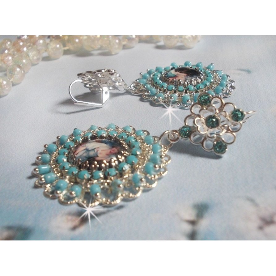 BO Moment de Détente gemaakt met Vintage Dames vergrootglas cabochons, Swarovski kristallen, stempels en glazen kralen.