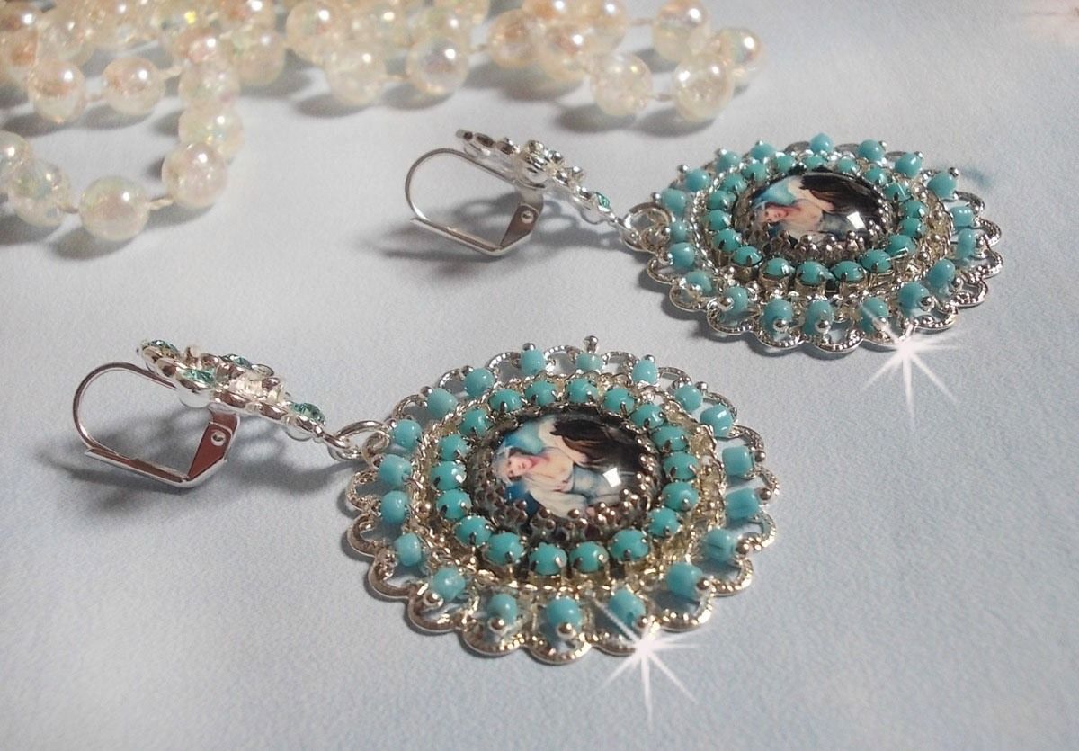 BO Moment de Détente gemaakt met Vintage Dames vergrootglas cabochons, Swarovski kristallen, stempels en glazen kralen.
