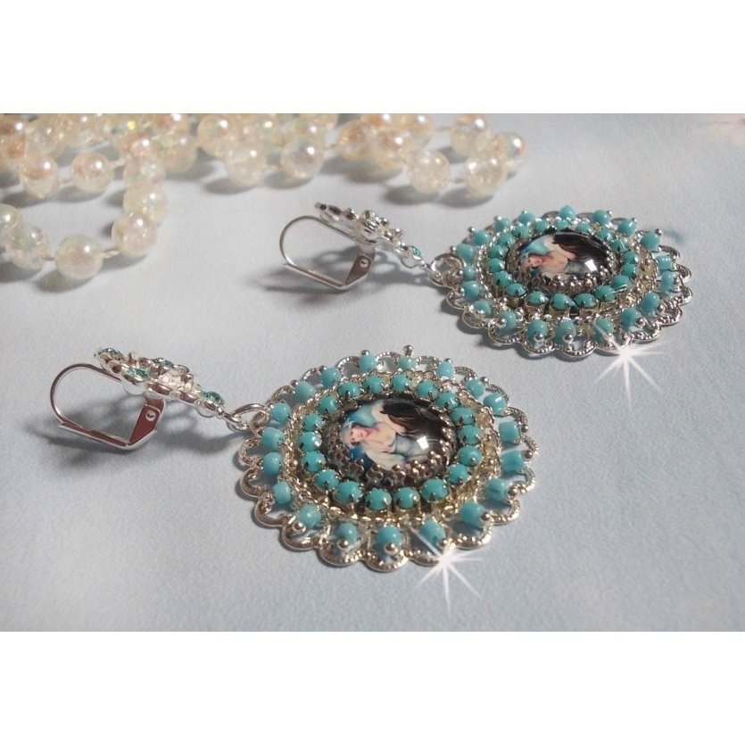 BO Moment de Détente gemaakt met Vintage Dames vergrootglas cabochons, Swarovski kristallen, stempels en glazen kralen.