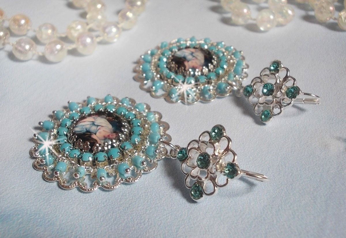 BO Moment de Détente gemaakt met Vintage Dames vergrootglas cabochons, Swarovski kristallen, stempels en glazen kralen.