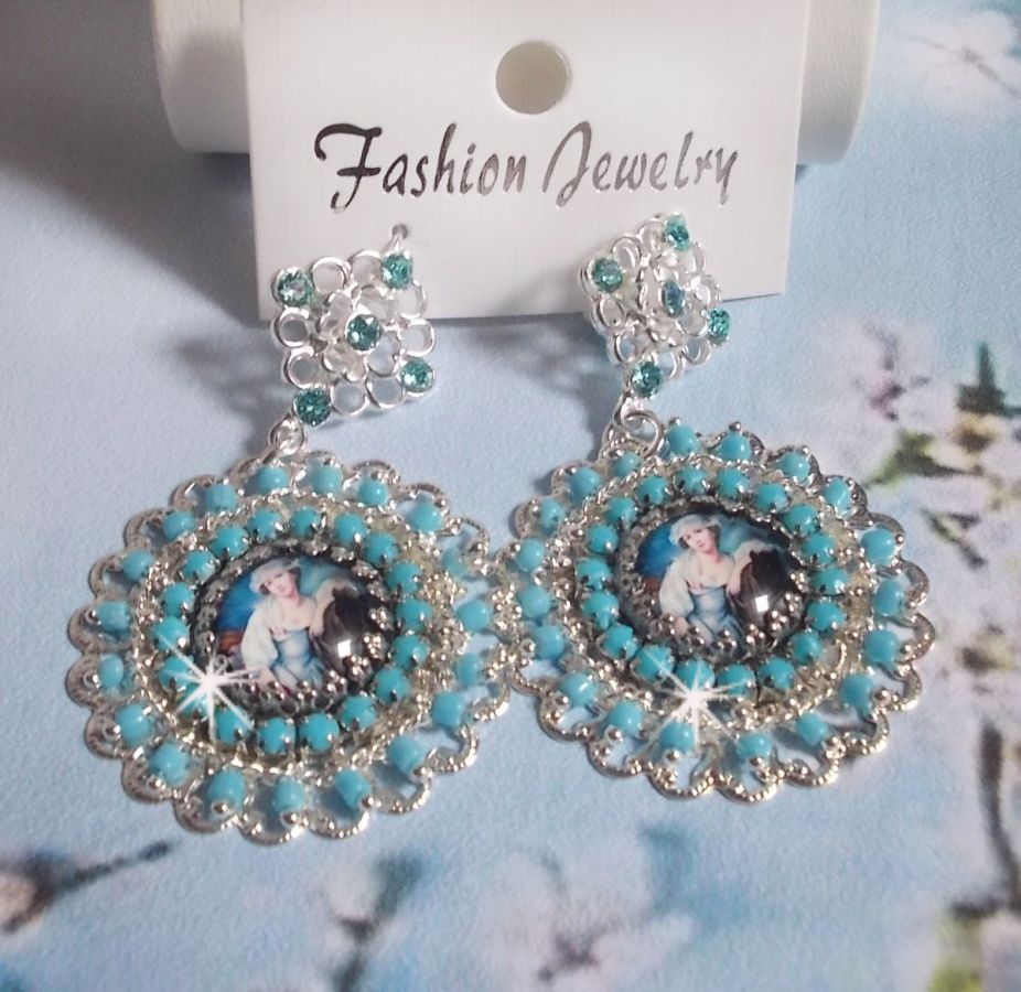 BO Moment de Détente gemaakt met Vintage Dames vergrootglas cabochons, Swarovski kristallen, stempels en glazen kralen.
