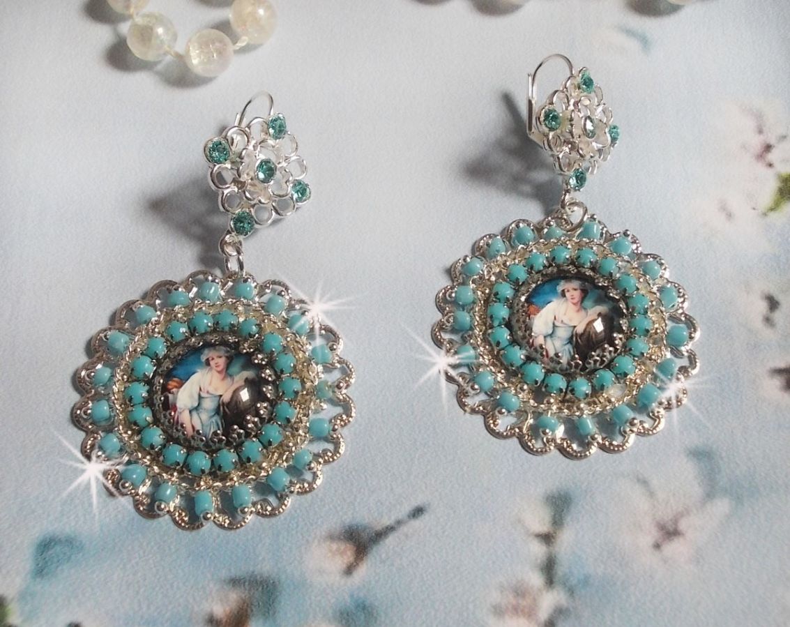 BO Moment de Détente gemaakt met Vintage Dames vergrootglas cabochons, Swarovski kristallen, stempels en glazen kralen.