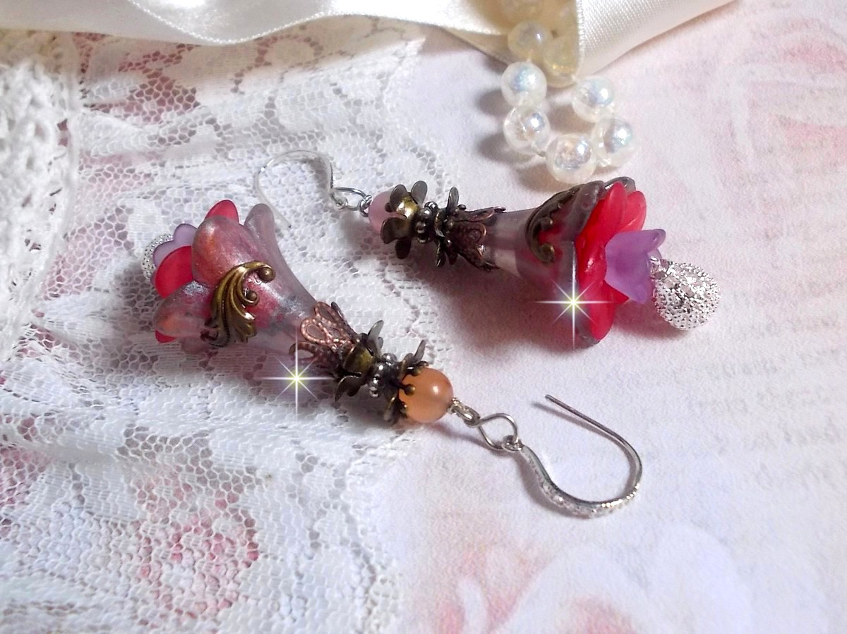 BO Mystères d’Antan montées avec fleurs résines, breloques gouttes, Quartz Rose et crochets argent 925