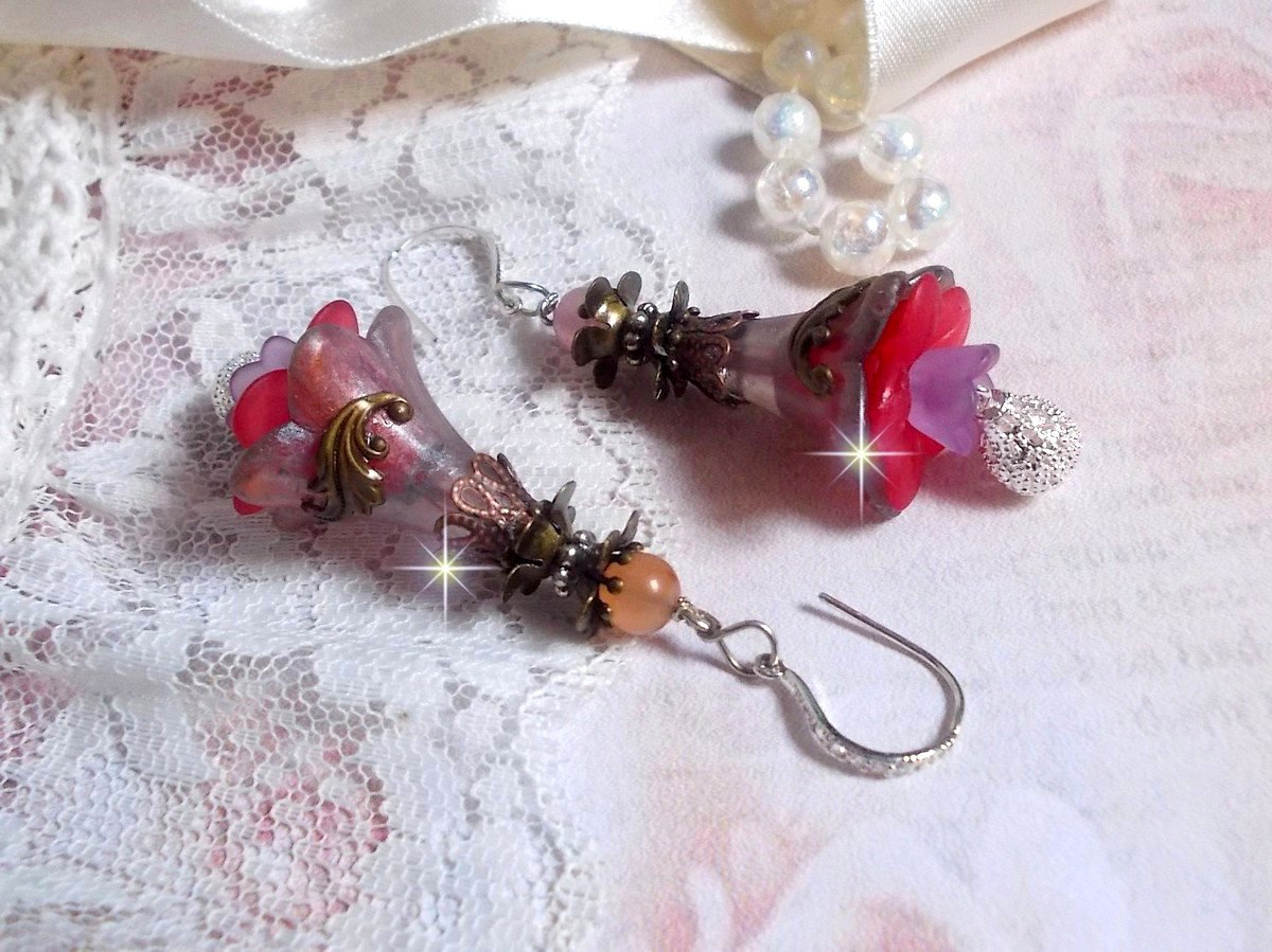 BO Mystères d’Antan montées avec fleurs résines, breloques gouttes, Quartz Rose et crochets argent 925