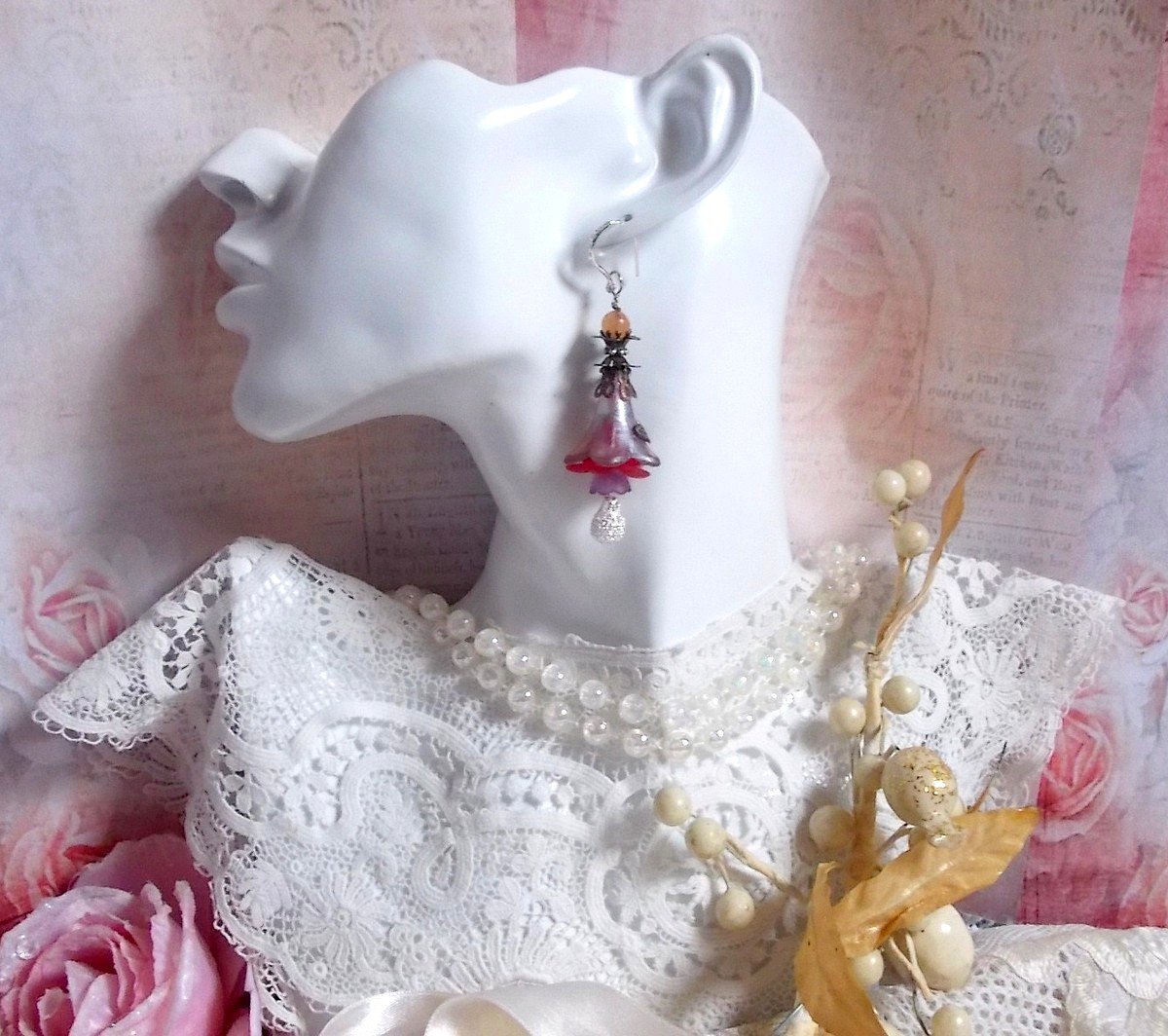 BO Mystères d’Antan montées avec fleurs résines, breloques gouttes, Quartz Rose et crochets argent 925