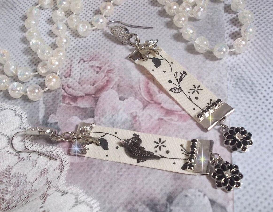 BO Black and White Birds gemaakt met zwart en wit vogelprintlint, kristallen, email bloemen en kwaliteitsaccessoires.