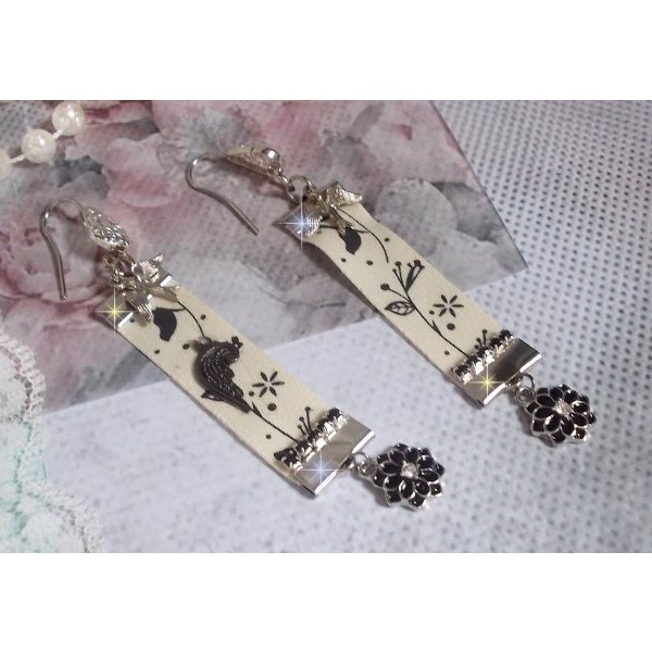 BO Black and White Birds gemaakt met zwart en wit vogelprintlint, kristallen, email bloemen en kwaliteitsaccessoires.