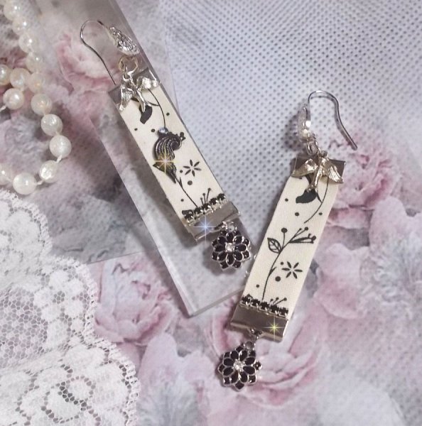 BO Black and White Birds gemaakt met zwart en wit vogelprintlint, kristallen, email bloemen en kwaliteitsaccessoires.