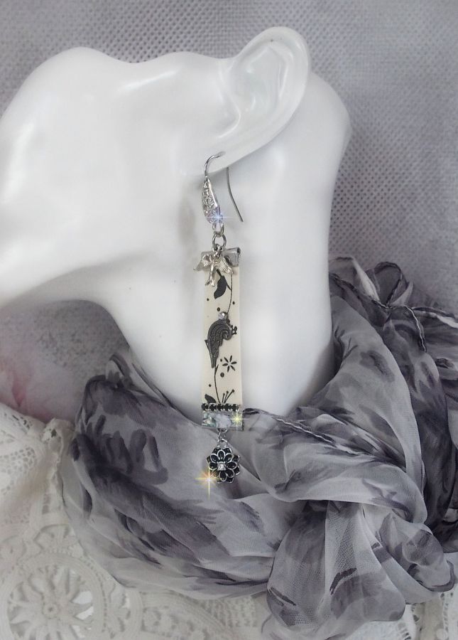 BO Black and White Birds gemaakt met zwart en wit vogelprintlint, kristallen, email bloemen en kwaliteitsaccessoires.