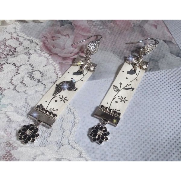 BO Black and White Birds gemaakt met zwart en wit vogelprintlint, kristallen, email bloemen en kwaliteitsaccessoires.