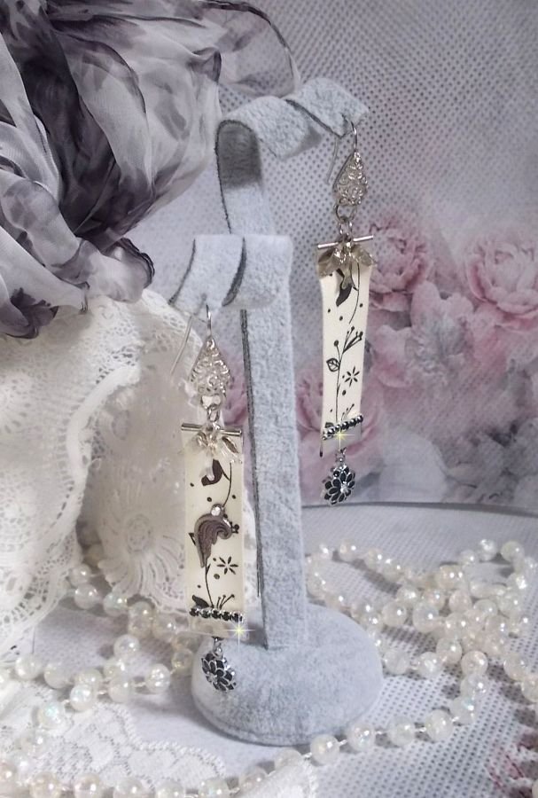 BO Black and White Birds gemaakt met zwart en wit vogelprintlint, kristallen, email bloemen en kwaliteitsaccessoires.