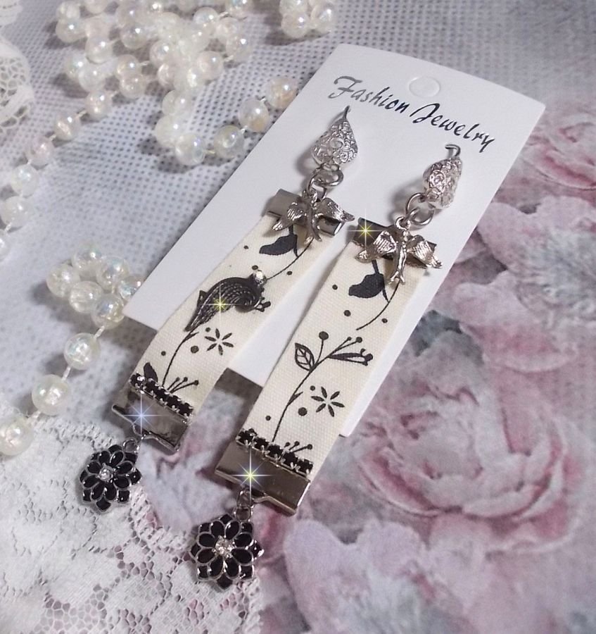 BO Black and White Birds gemaakt met zwart en wit vogelprintlint, kristallen, email bloemen en kwaliteitsaccessoires.