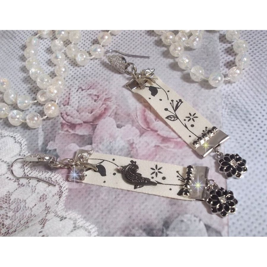 BO Black and White Birds gemaakt met zwart en wit vogelprintlint, kristallen, email bloemen en kwaliteitsaccessoires.