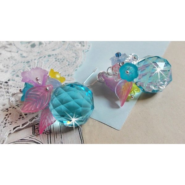 Ondine Blue BO gemaakt met Swarovki kristallen en roze hars bloemen