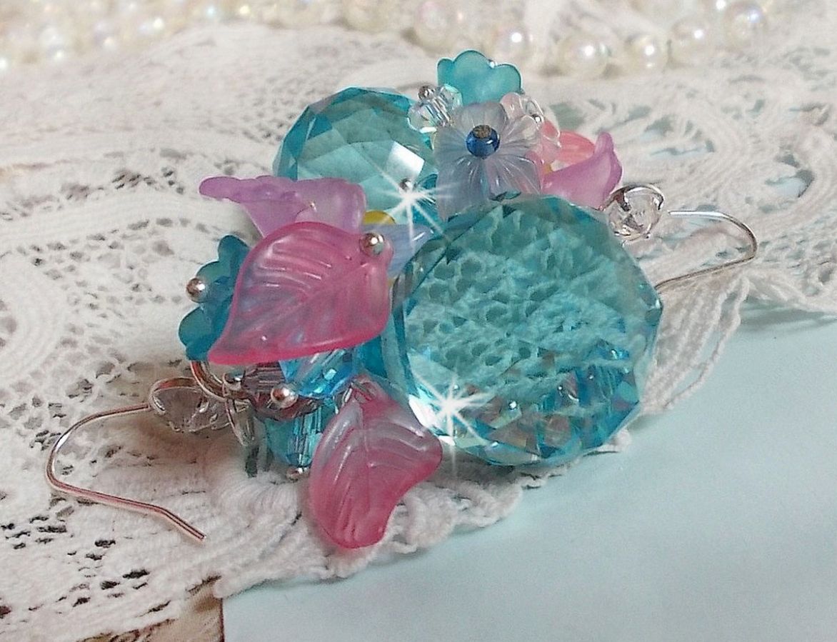 Ondine Blue BO gemaakt met Swarovki kristallen en roze hars bloemen