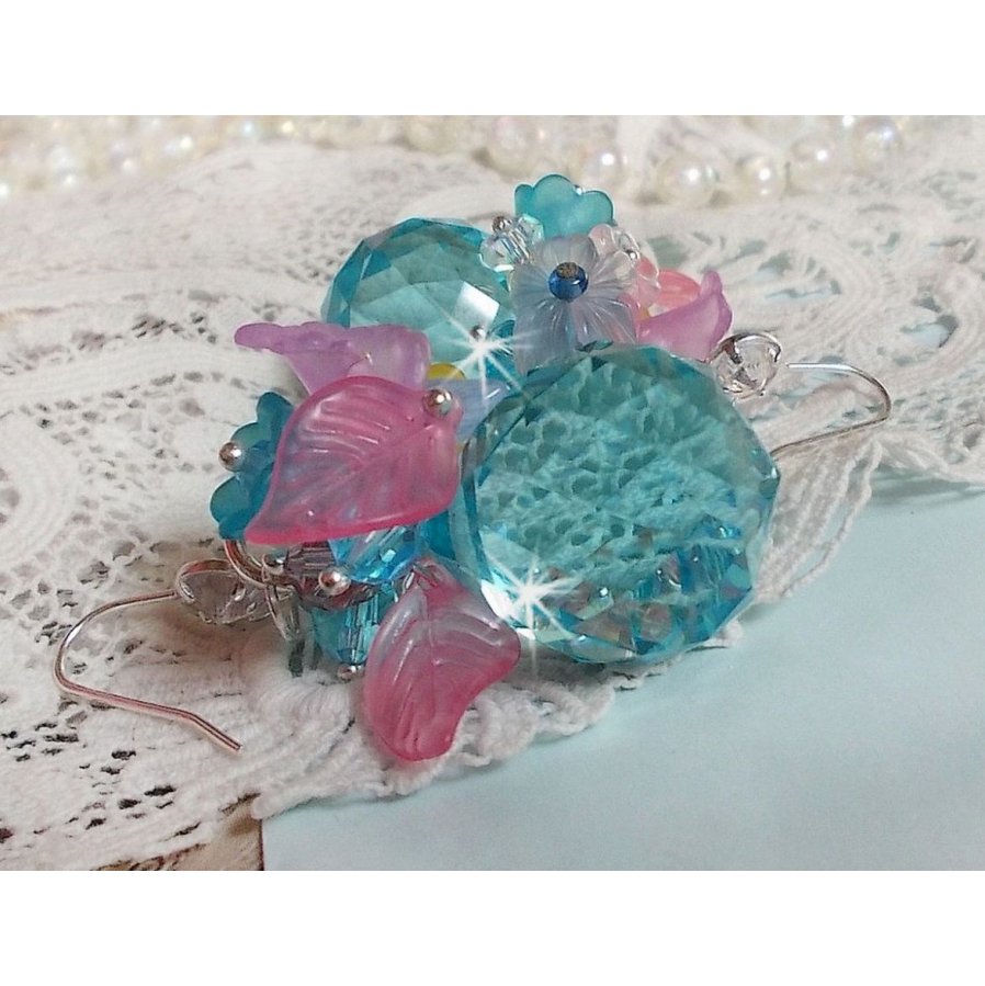 Ondine Blue BO gemaakt met Swarovki kristallen en roze hars bloemen