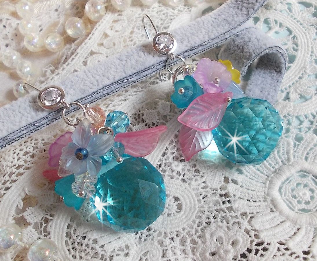 Ondine Blue BO gemaakt met Swarovki kristallen en roze hars bloemen