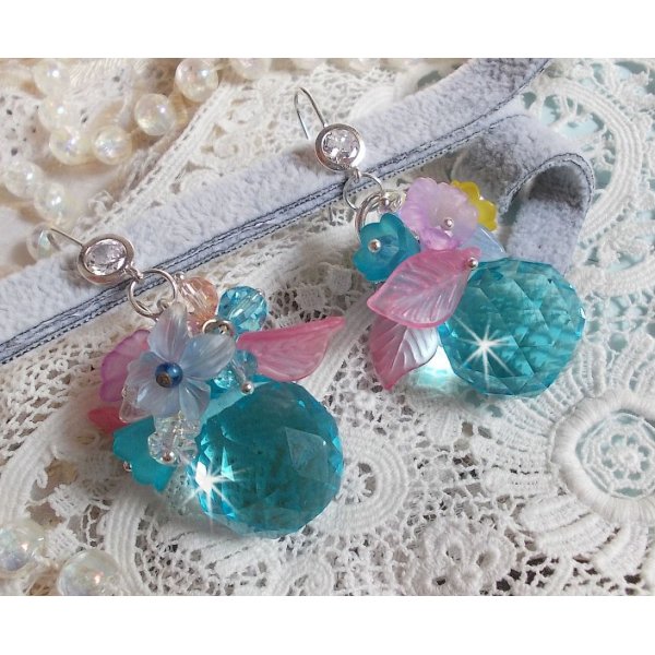 Ondine Blue BO gemaakt met Swarovki kristallen en roze hars bloemen