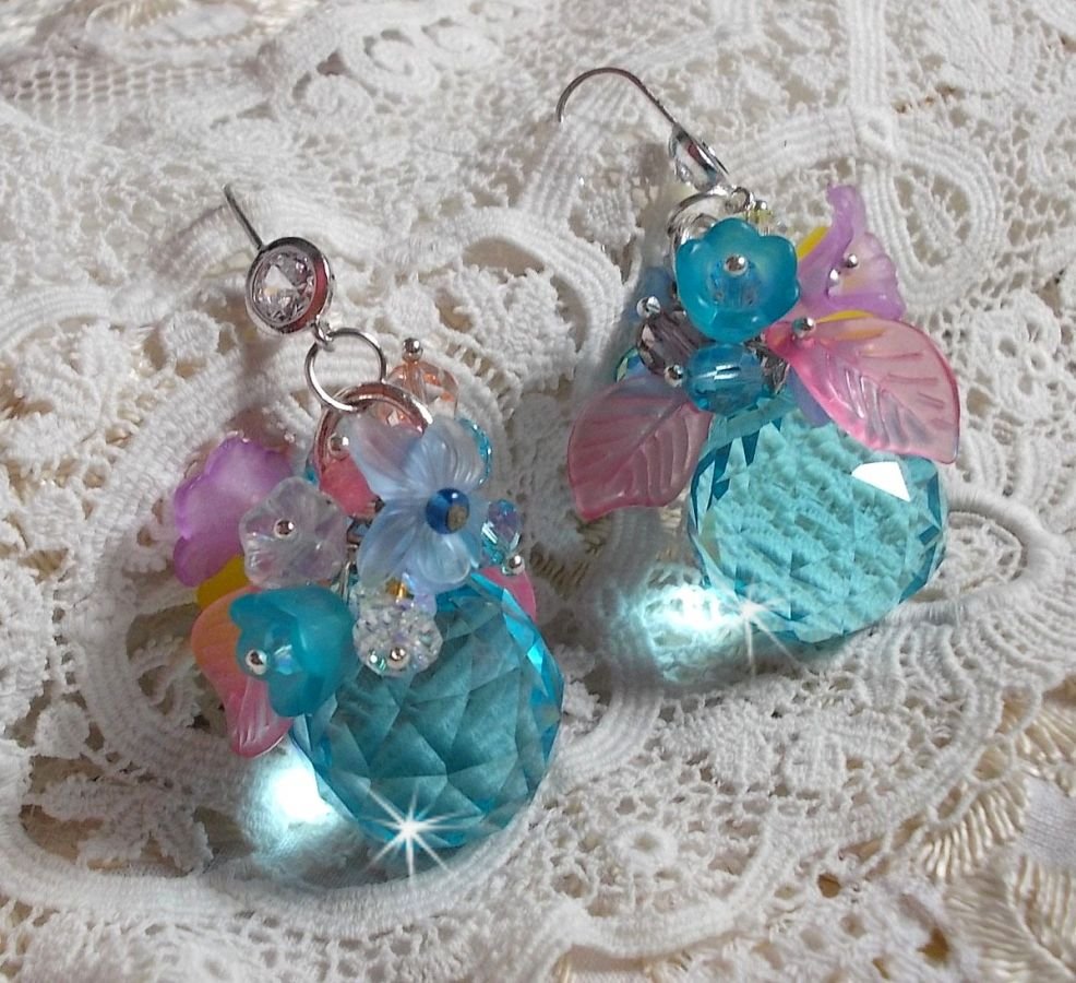 Ondine Blue BO gemaakt met Swarovki kristallen en roze hars bloemen