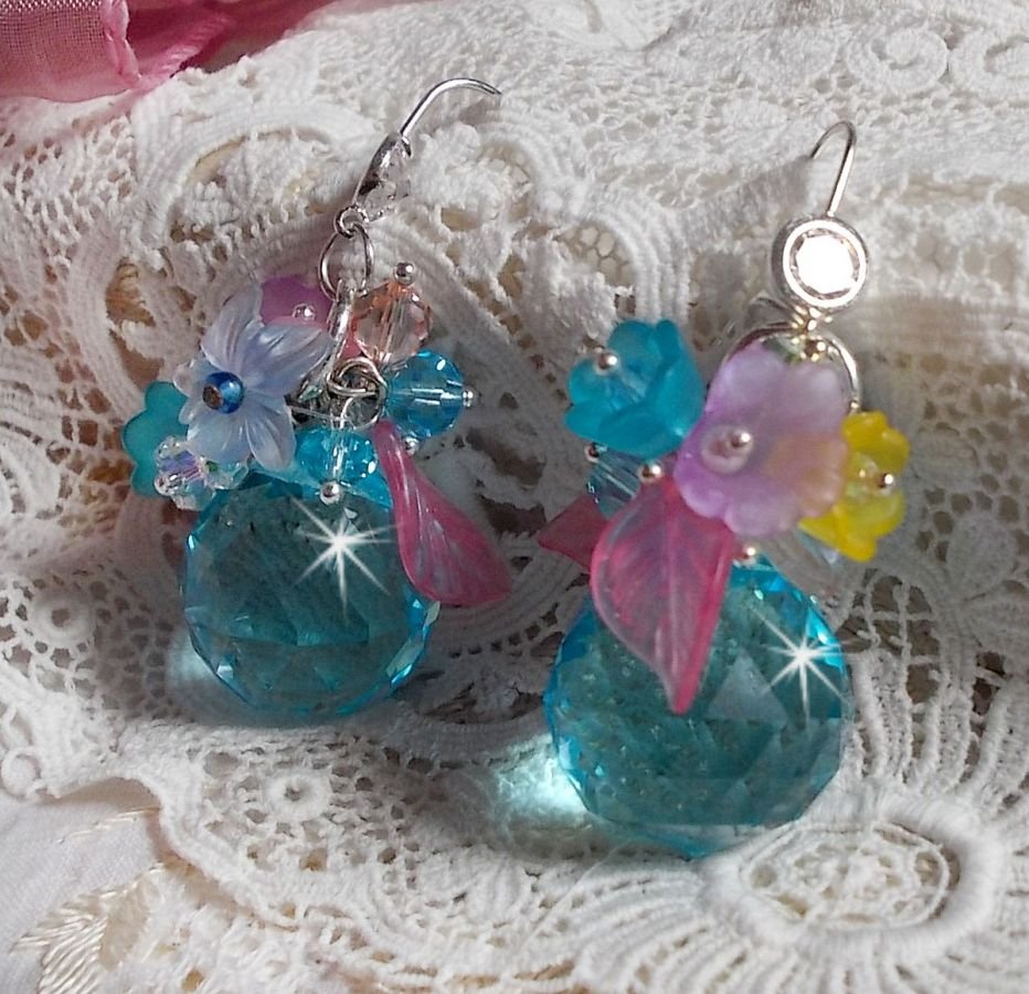 Ondine Blue BO gemaakt met Swarovki kristallen en roze hars bloemen