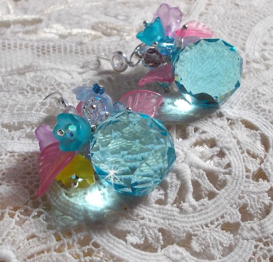 Ondine Blue BO gemaakt met Swarovki kristallen en roze hars bloemen