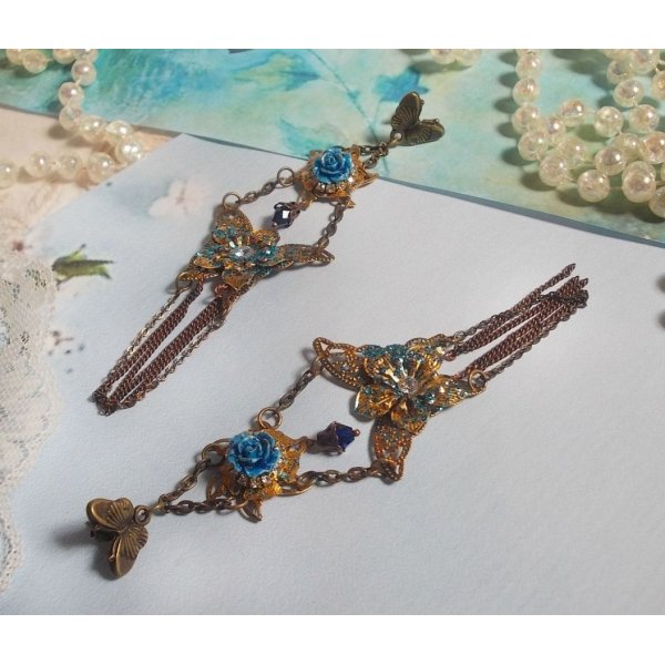 Iriserende vlinders gemaakt met zirkonium, Swarovski kristallen, hars cabochons, diverse accessoires en Boheemse glaskralen.