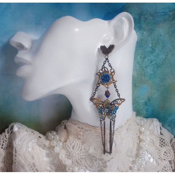 Iriserende vlinders gemaakt met zirkonium, Swarovski kristallen, hars cabochons, diverse accessoires en Boheemse glaskralen.