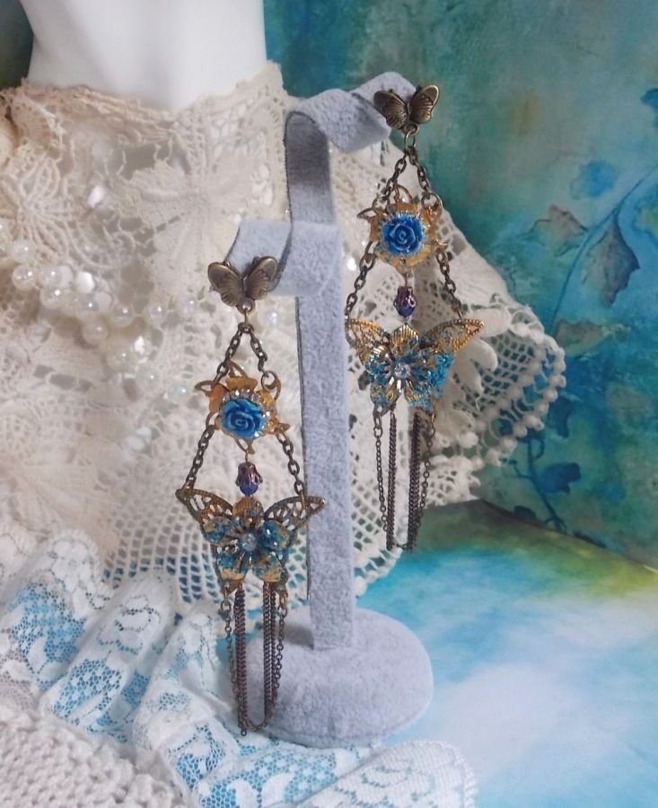Iriserende vlinders gemaakt met zirkonium, Swarovski kristallen, hars cabochons, diverse accessoires en Boheemse glaskralen.