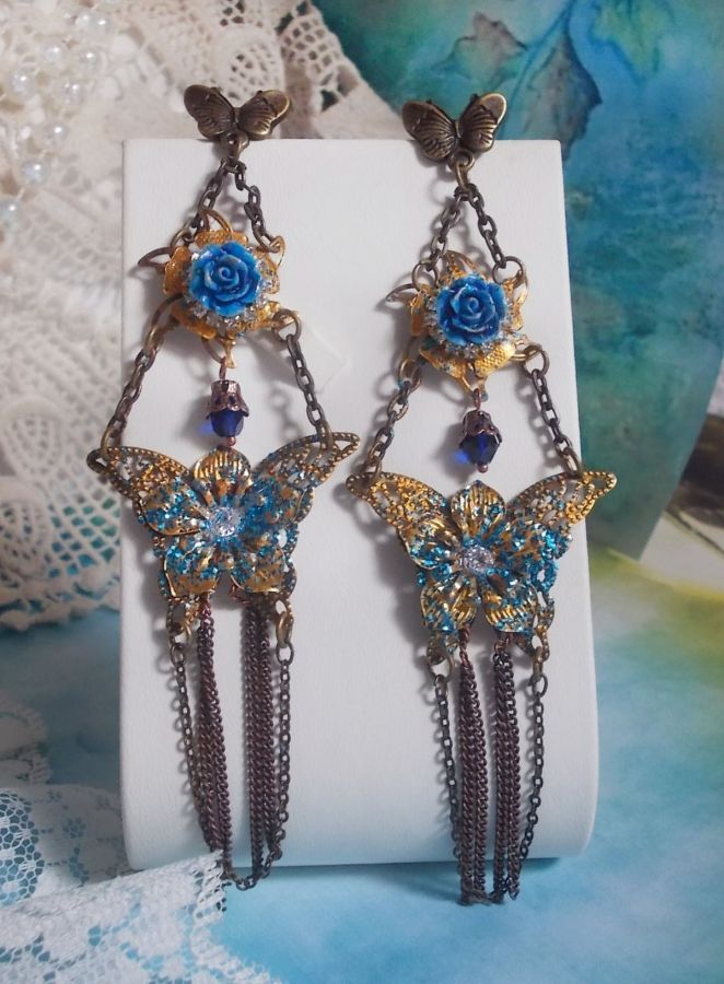 Iriserende vlinders gemaakt met zirkonium, Swarovski kristallen, hars cabochons, diverse accessoires en Boheemse glaskralen.
