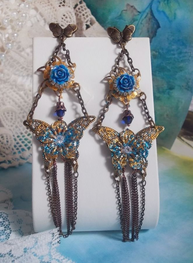 Iriserende vlinders gemaakt met zirkonium, Swarovski kristallen, hars cabochons, diverse accessoires en Boheemse glaskralen.