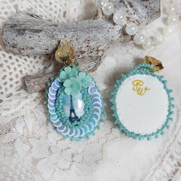 BO Parisienne brod&eacute;es avec cabochons r&eacute;sines, rocailles verres, sequins et clips en laiton