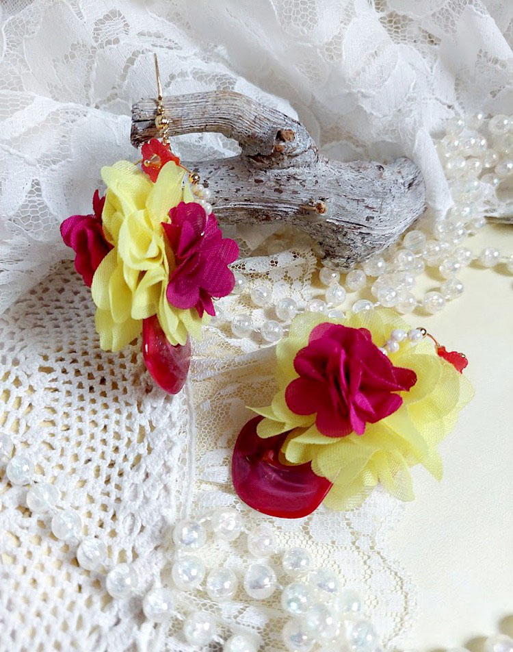 BO Secrets de la Provence cr&eacute;&eacute;es avec fleurs mousseline soie, perles verres et Cristal Swarovski