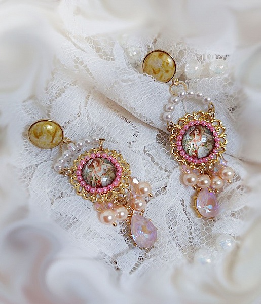 BO Pleasures Pink cr&eacute;&eacute;es avec cabochons verres, accessoires laiton et perles Cristal Swarovski