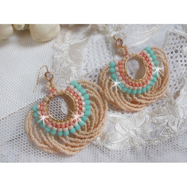 BO Ronde de Perles cr&eacute;&eacute;s avec des rocailles et des facettes en verre de Boh&egrave;me