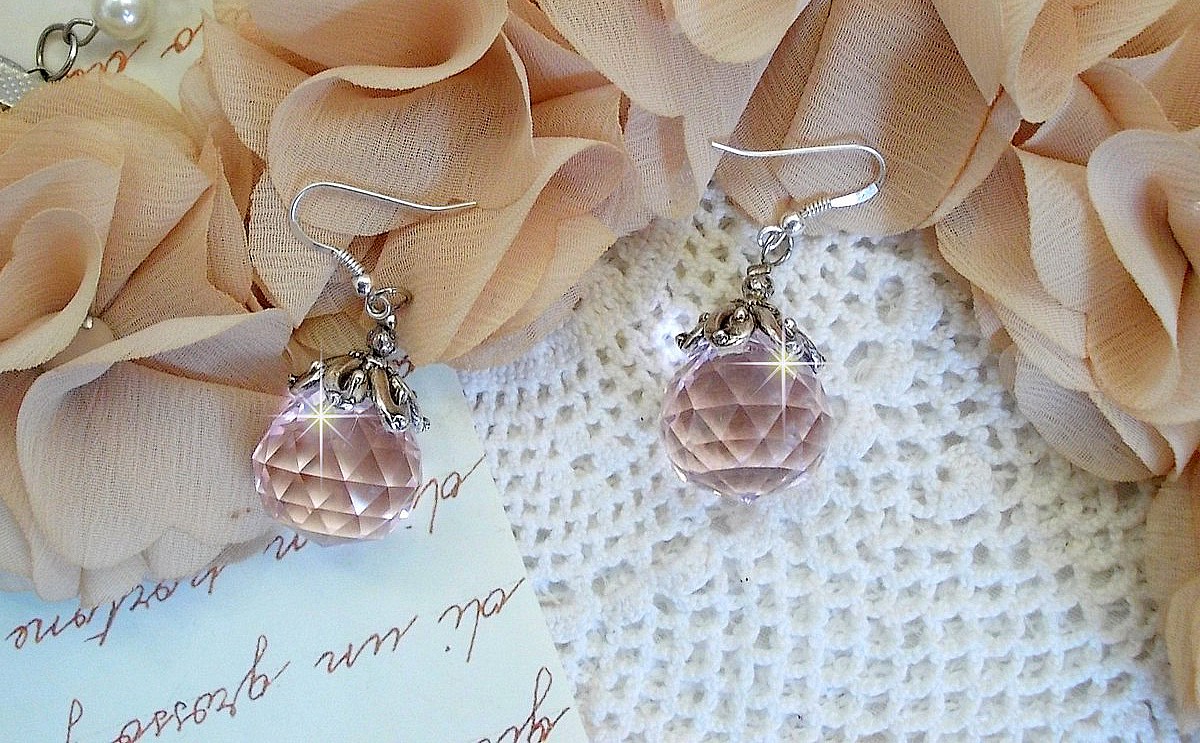 BO Rose Irisée met Swarovski kristallen bolletjes en 925/1000 zilveren oorhaken