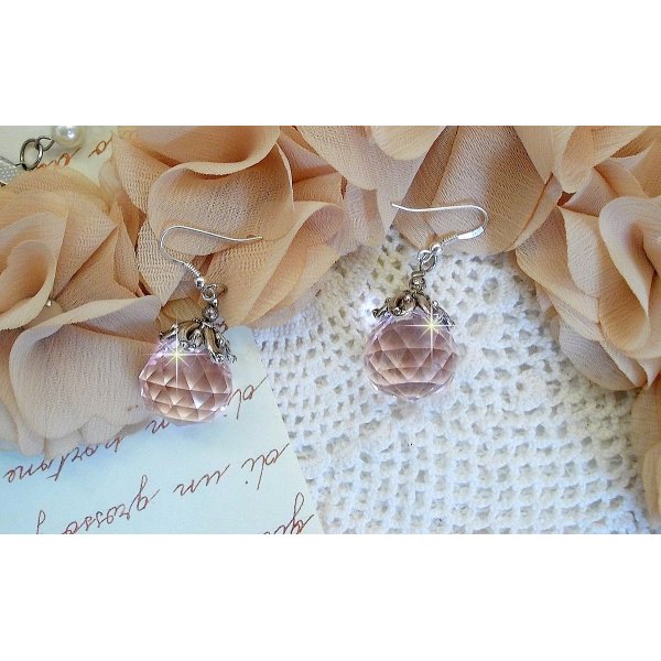 BO Rose Irisée met Swarovski kristallen bolletjes en 925/1000 zilveren oorhaken