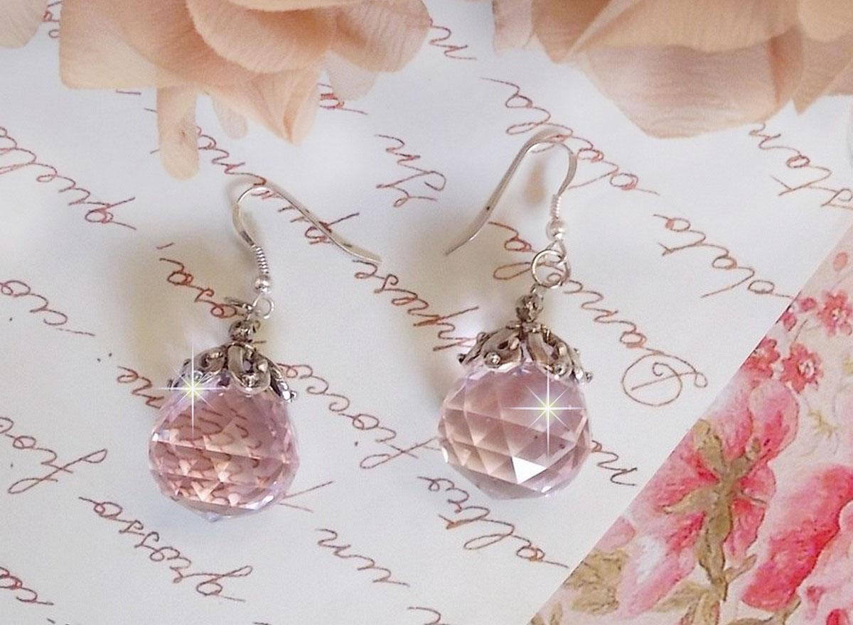 BO Rose Irisée met Swarovski kristallen bolletjes en 925/1000 zilveren oorhaken