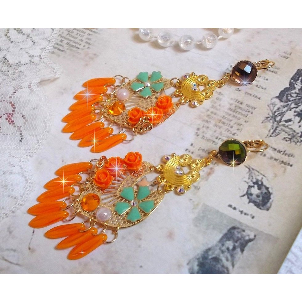 BO Roseraie Oranje Rozen gemaakt met Swarovski kristallen strass en cabochons, bloemen, oranje dolken, glazen cabochons en kwaliteitsaccessoires.