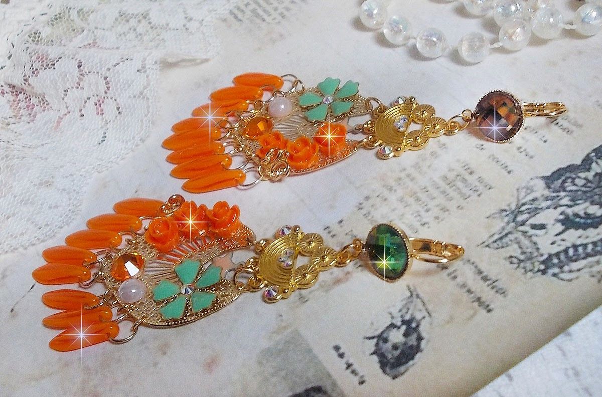 BO Roseraie Oranje Rozen gemaakt met Swarovski kristallen strass en cabochons, bloemen, oranje dolken, glazen cabochons en kwaliteitsaccessoires.