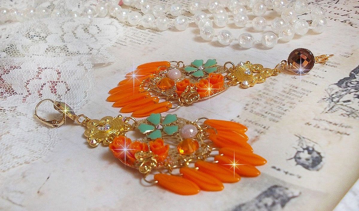 BO Roseraie Oranje Rozen gemaakt met Swarovski kristallen strass en cabochons, bloemen, oranje dolken, glazen cabochons en kwaliteitsaccessoires.