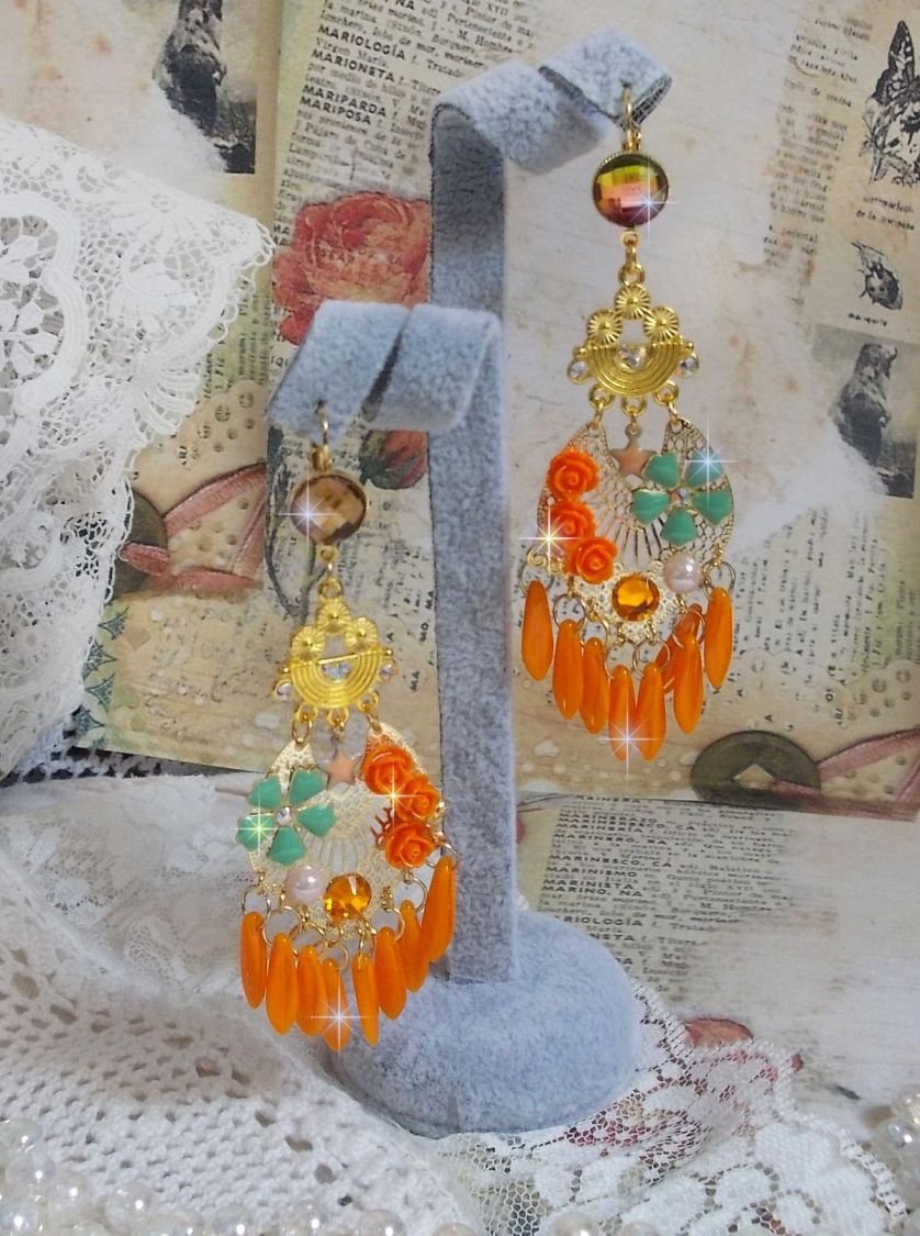 BO Roseraie Oranje Rozen gemaakt met Swarovski kristallen strass en cabochons, bloemen, oranje dolken, glazen cabochons en kwaliteitsaccessoires.