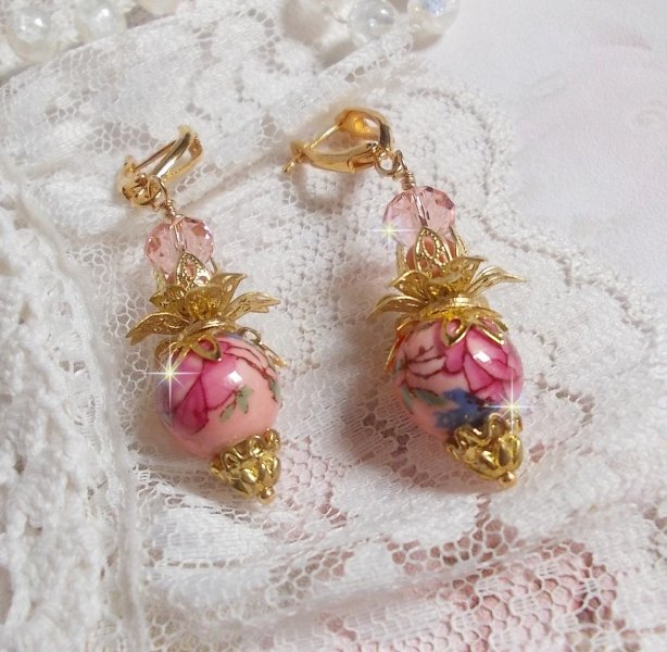 BO Rosy mont&eacute;es avec perles en c&eacute;ramique, verre, Cristal de Swarovski et dormeuses en laiton