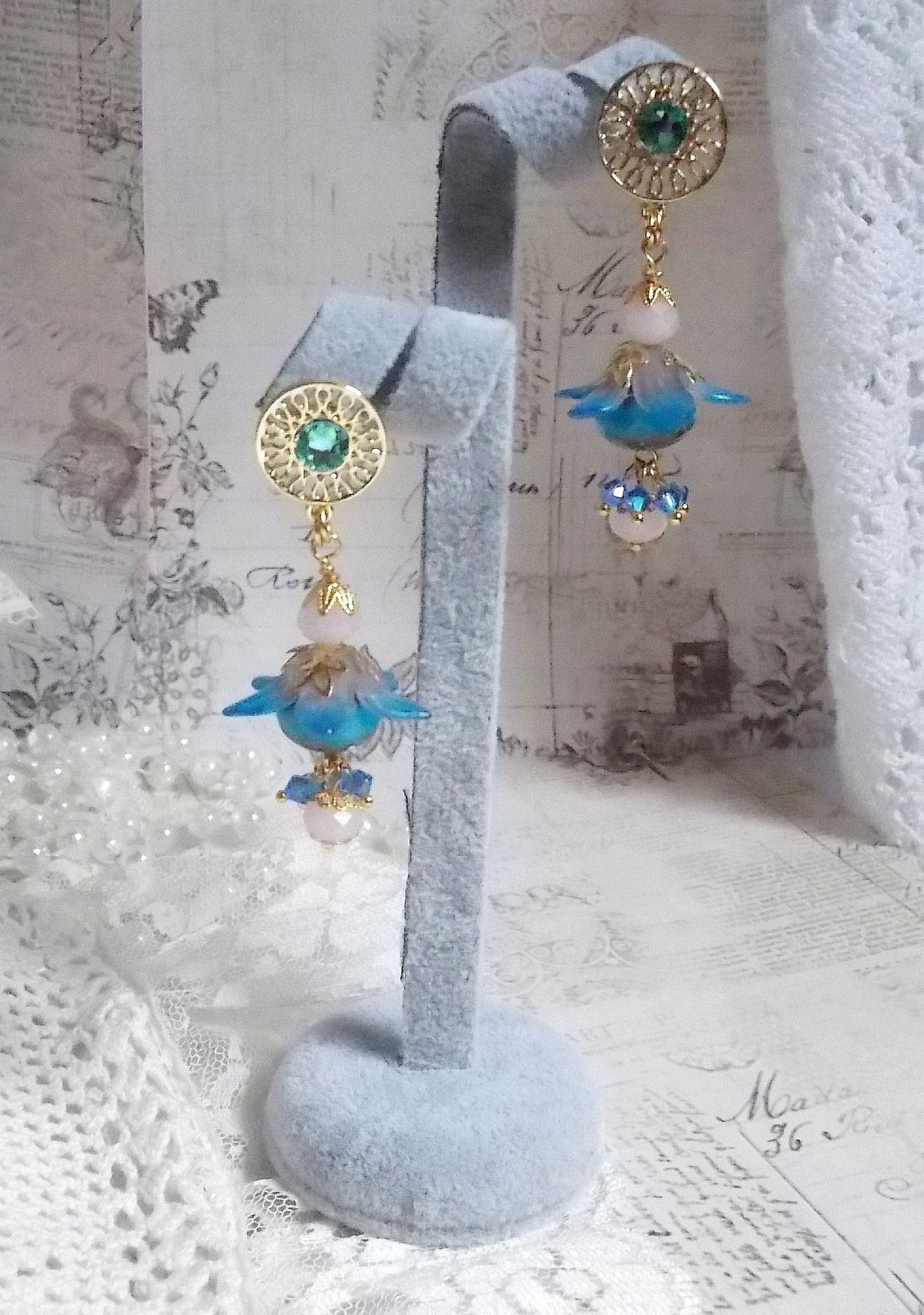 BO Saphir Scintillant mont&eacute;es avec perles potirons verre de boh&egrave;me, fleurs Frosted et Cristaux Swarovski