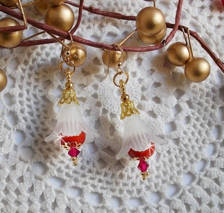 BO Secret Oriental met keramische kralen en Lucite bloemen en 14 karaat Gold Filled oorhaken