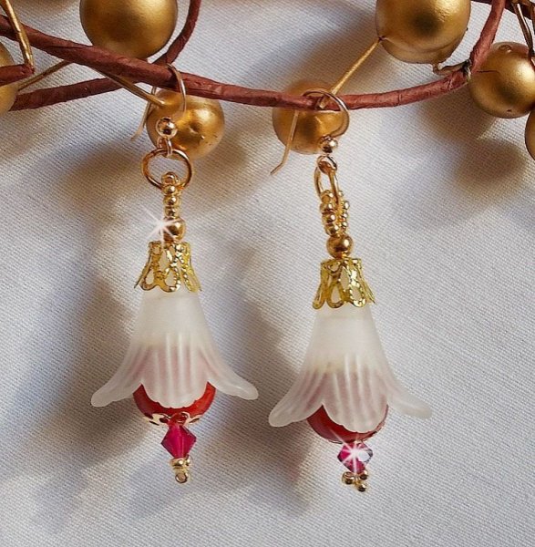 BO Secret Oriental met keramische kralen en Lucite bloemen en 14 karaat Gold Filled oorhaken