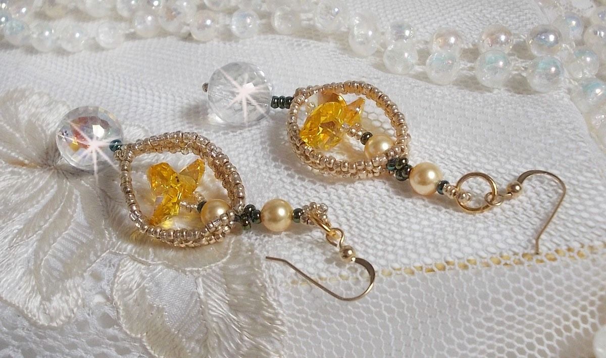 BO Bo'Soleil gemonteerd met Swarovski kristallen harten, gouden parels en 14 karaat gouden oorhaken.