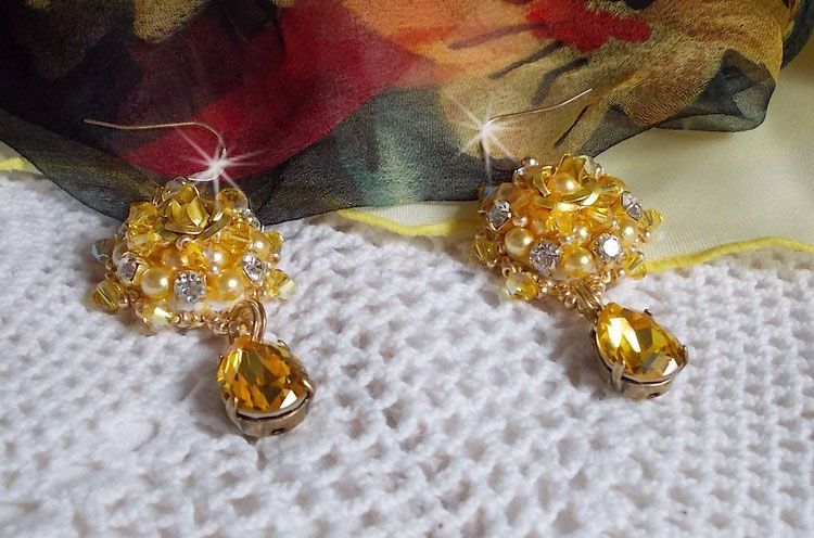BO Zonnebloem Goud geborduurd met Swarovski kristallen, metalen roosjes en Miyuki zaadkralen