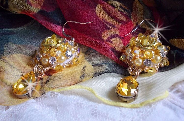BO Zonnebloem Goud geborduurd met Swarovski kristallen, metalen roosjes en Miyuki zaadkralen